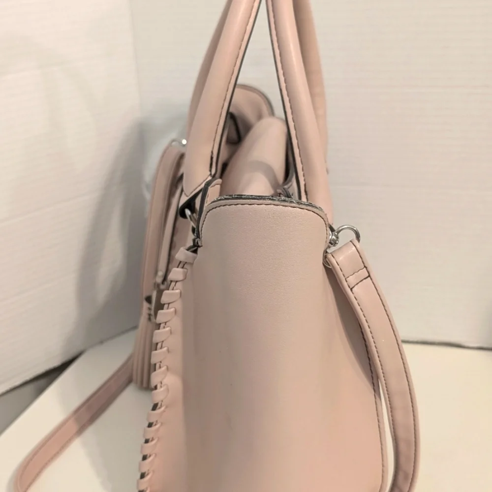 London Fog Pale Pink Leather‎ Handbag With Pockets
